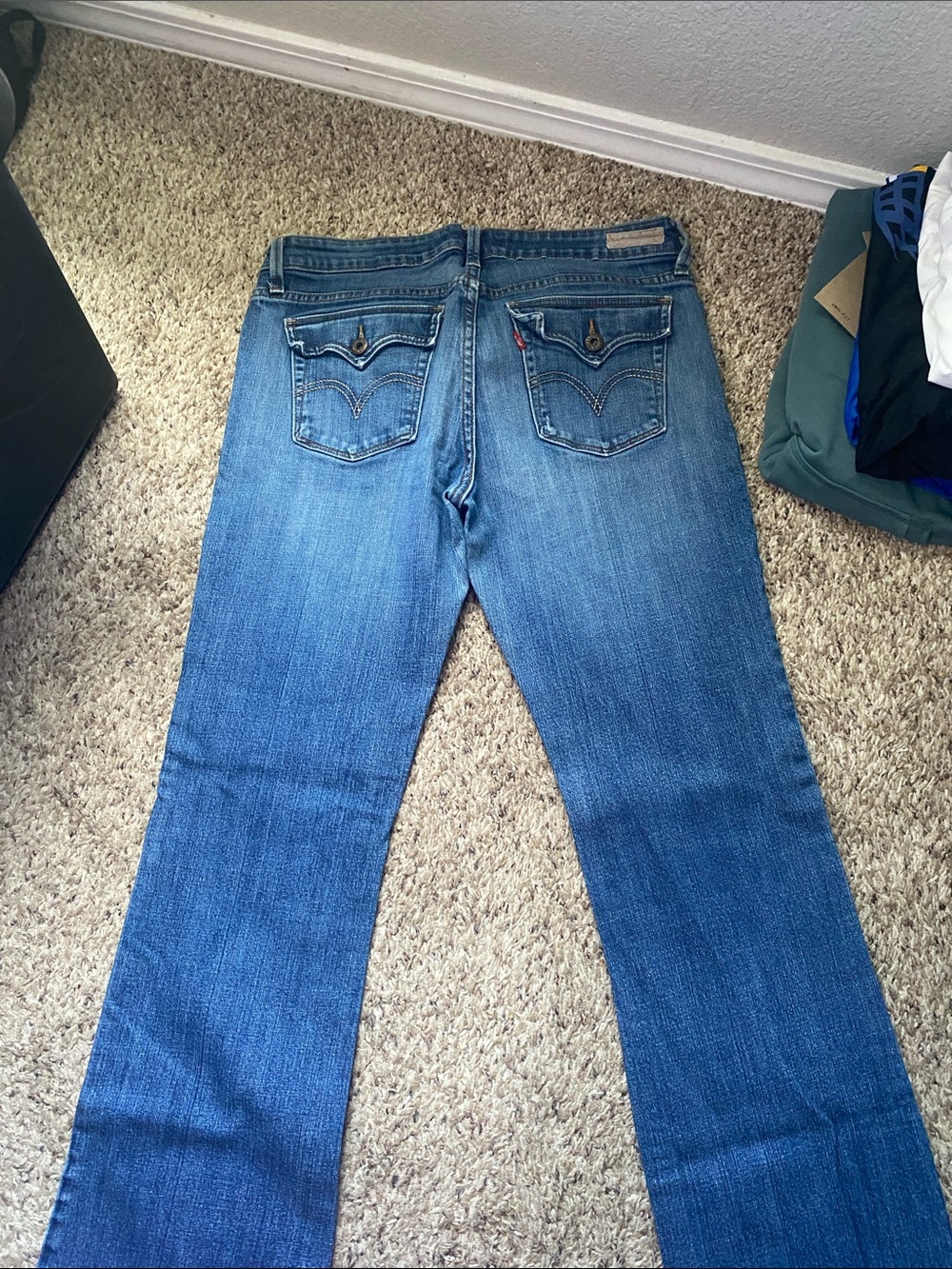 Levi's Women's Medium Blue Flare Jeans - Classic Back Pocket Detail